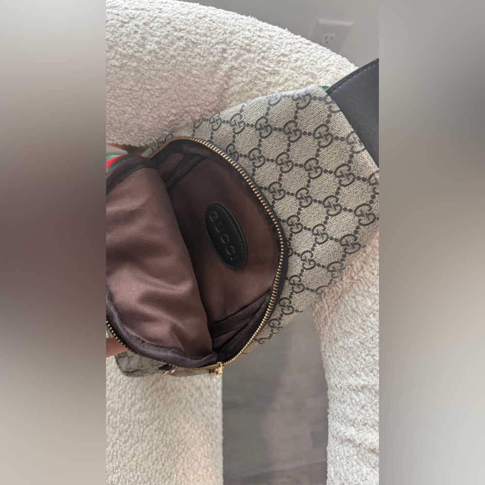 Gucci Beige and Black Belt Bag with Red and Green Accents - Picture 5 of 8